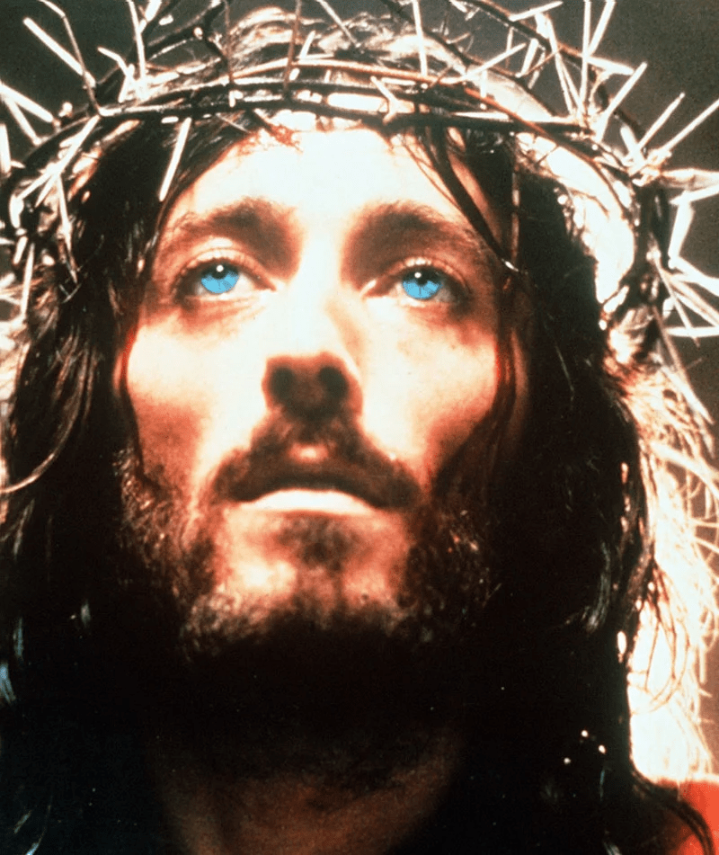 Το διαπεραστικό βλέμμα του Ρόμπερτ Πάουελ. / Φωτογραφία: antenna.gr