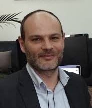 Ο Φραγκίσκος Κουτεντάκης θεωρείται από τους βασικούς τεχνοκράτες του κύκλου Τσίπρα, με εμπειρία στη δημοσιονομική πολιτική και στις διαπραγματεύσεις με τους θεσμούς