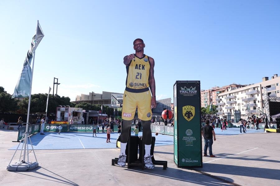  Τα Fan Zone εκτός γηπέδου /  INTIME  ΚΑΜΣΗΣ ΔΗΜΟΣΘΕΝΗΣ   