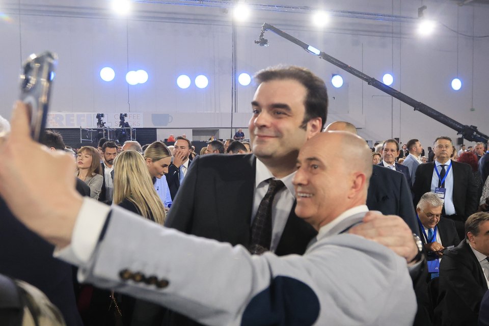 Σέλφι με τον Κ. Πιερρακάκη / Φωτογραφία: eurokinissi