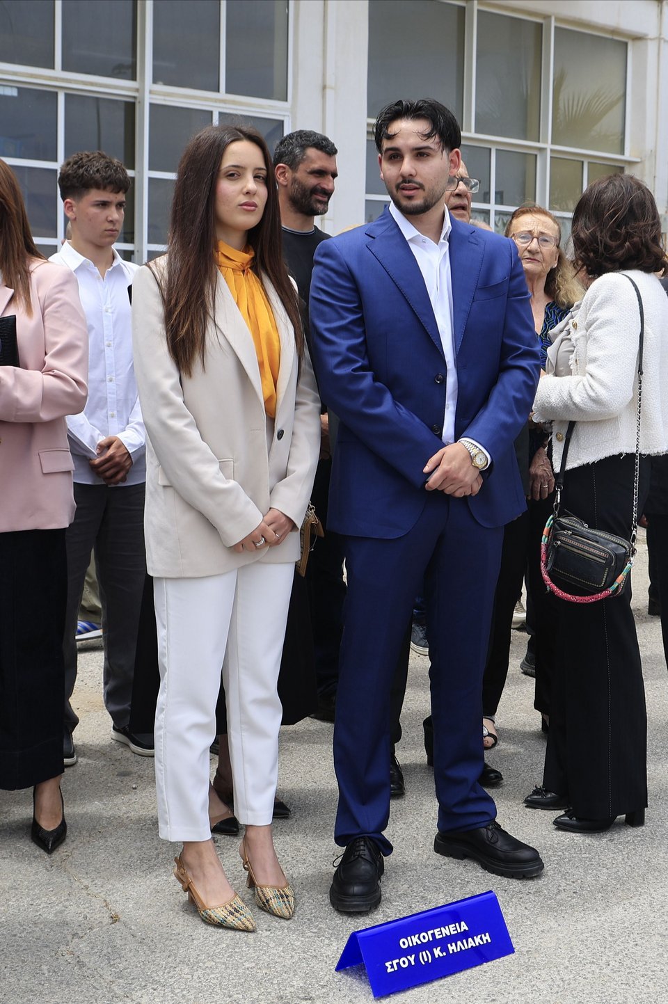 Συγκίνηση στην αποκάλυψη της προτομής του Κώστα Ηλιάκη, 20 χρόνια μετά -Παρουσία των παιδιών του [εικόνες]