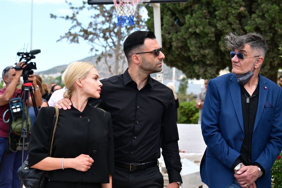 Γιώργος Τζαβέλας, Βίκυ Κάβουρα
