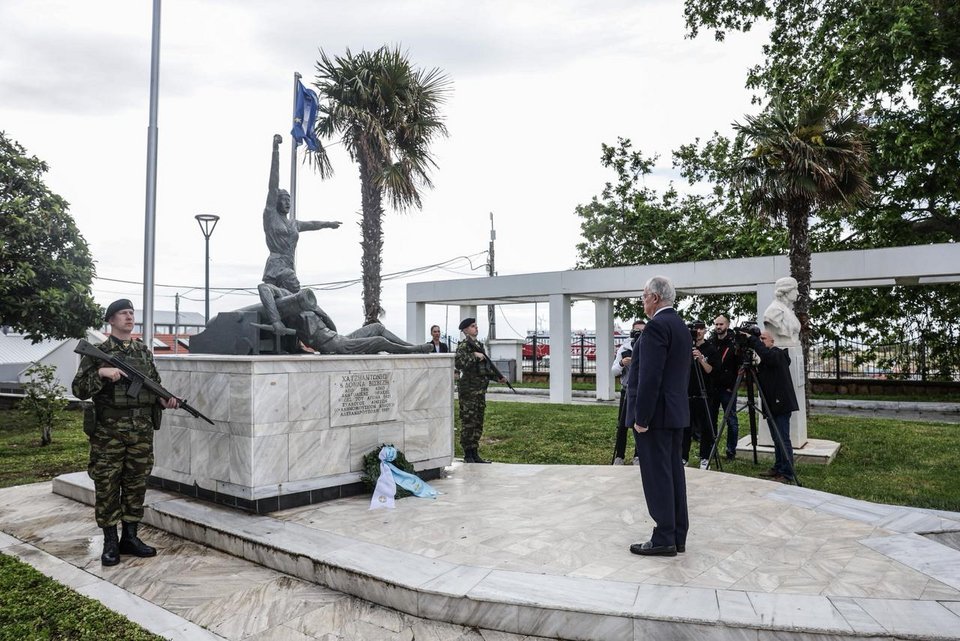 Ο ΠτΔ Κωνσταντίνος Τασούλας κατέθεσε στεφάνι στο Ηρώο της Δόμνας Βισβίκη, στην Αλεξανδρούπολη / ΘΟΔΩΡΗΣ ΜΑΝΩΛΟΠΟΥΛΟΣ, ΓΡΑΦΕΙΟ ΤΥΠΟΥ ΠτΔ, ΕUROKINISSI