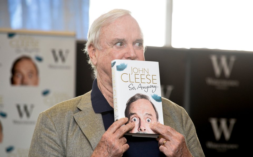 Την Παρασκευή 26 Ιουνίου, στις 20:30, o John Cleese θα πρωταγωνιστήσει στο event Νοt Dead Yet! 