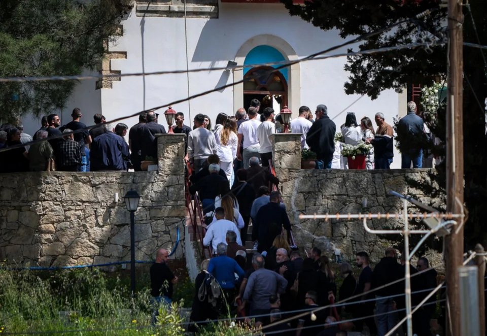 Φωτογραφία από την κηδεία του 21χρονου στην Κρήτη
