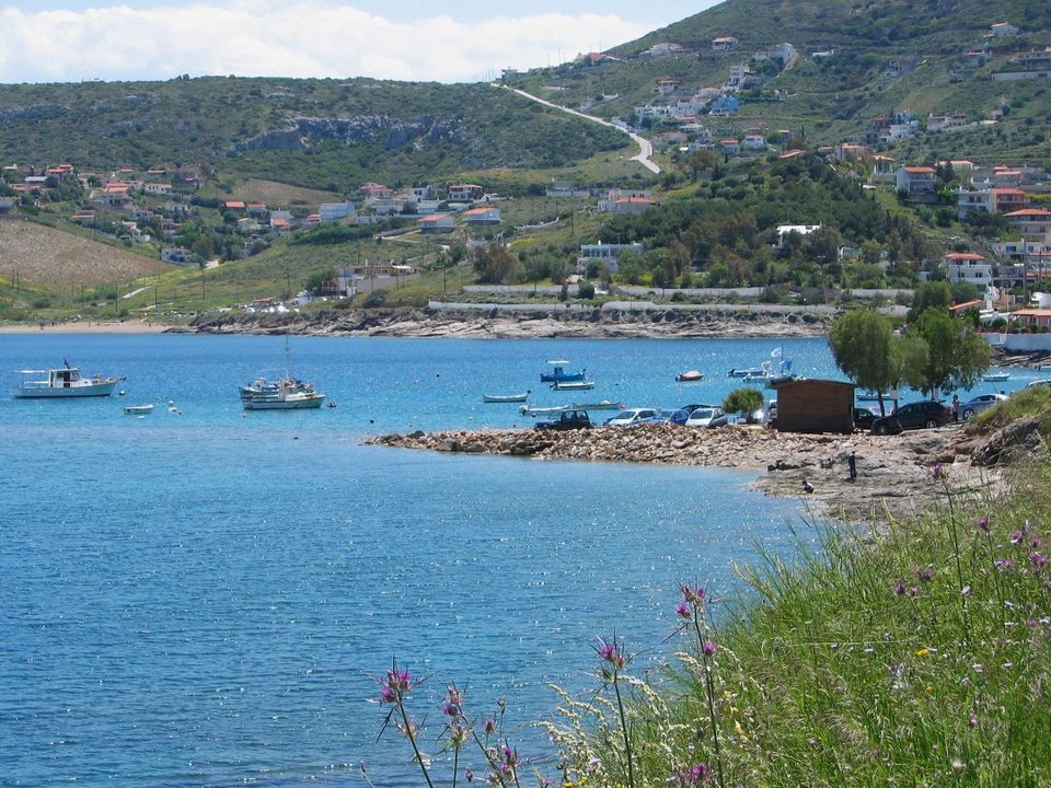 Ο παραθαλάσσιος οικισμός Δασκαλειό στην Κερατέα