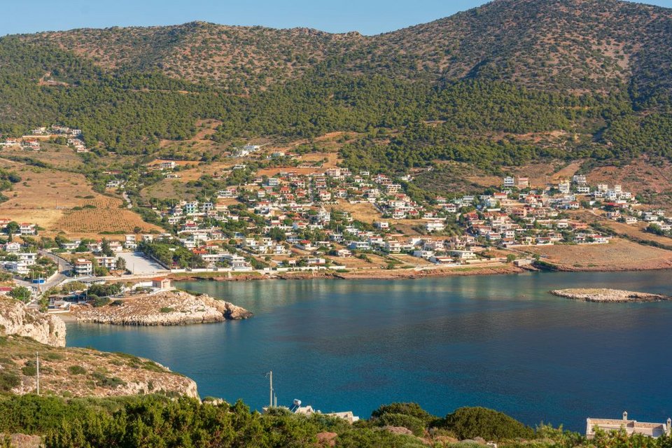 Ο παραθαλάσσιος οικισμός Δασκαλειό στην Κερατέα