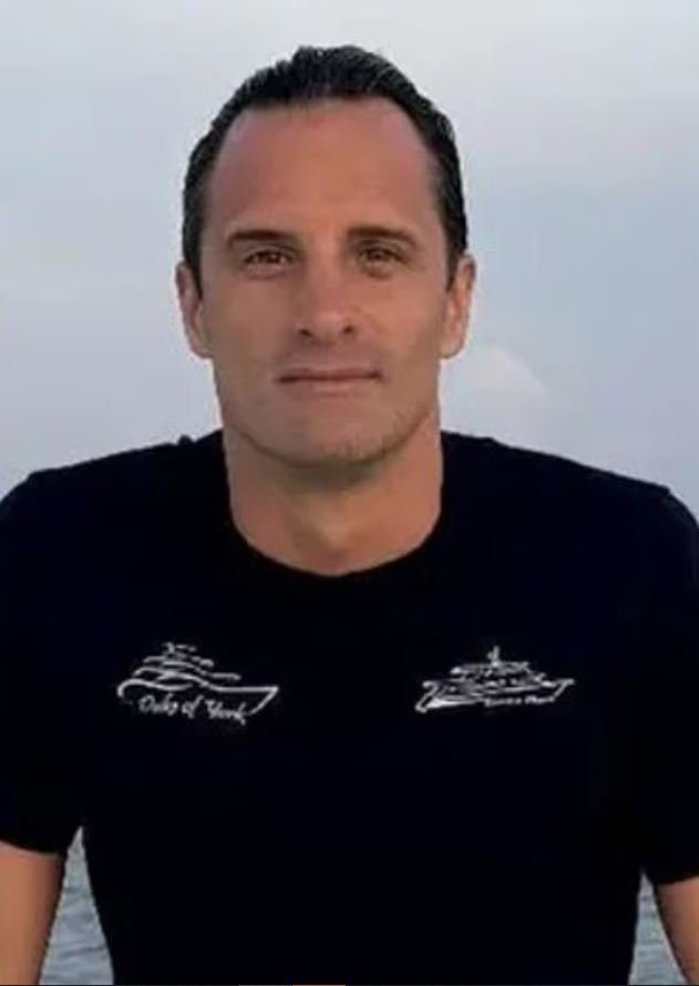 Το σώμα του Ιταλού εκπαιδευτή καταδύσεων Τζιανλούκα Μπενεντέτι, ήταν το πρώτο που εντοπίστηκε