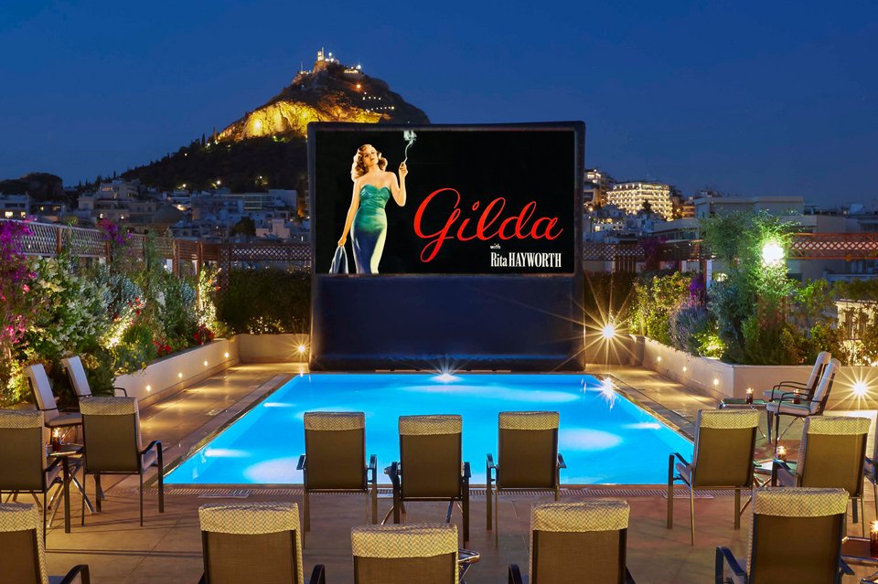 Η φετινή σεζόν ανοίγει με τη θρυλική Gilda, το εμβληματικό φιλμ noir με τη Rita Hayworth