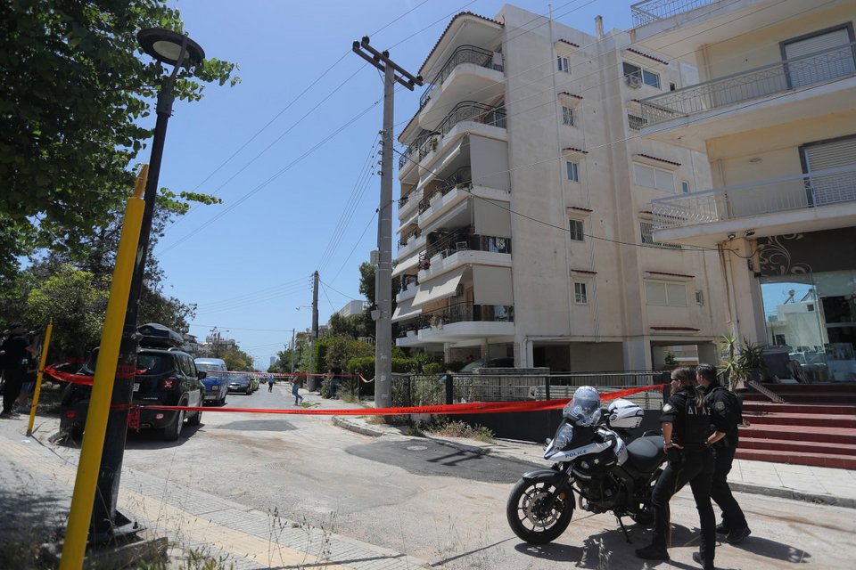 Η πολυκατοικία, από την ταράτσα της οποίας οι 17χρονες έκαναν βουτιά στο κενό / Φωτογραφία EUROKINISSI 