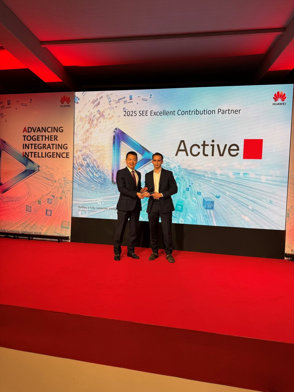 William Lee - Deputy GM of Huawei South East Europe Enterprise Business, Ανδρέας Στασινόπουλος - Head of Technology Operations &amp; Strategy της Active 