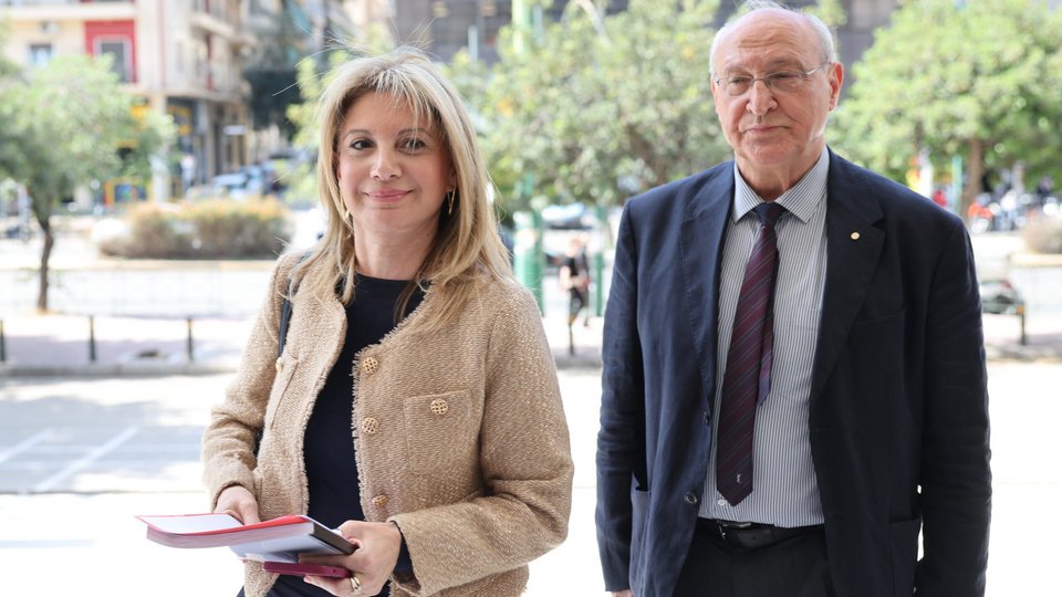 Η Μαρία Καρυστιανού και ο καθηγητής Νομικής Δημήτρης Παναγιωτόπουλος