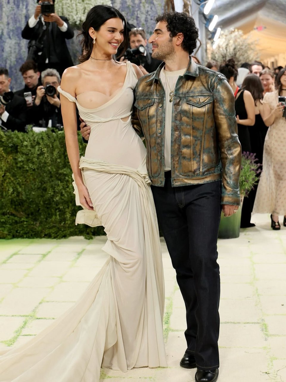 H Κένταλ Τζένερ με τον Zac Posen 