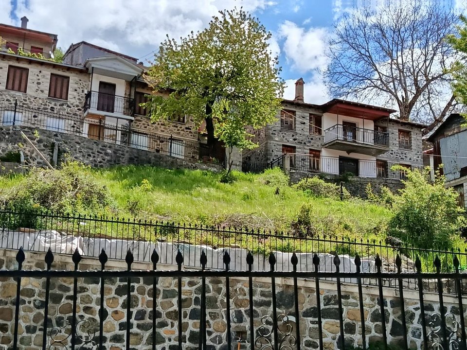 Μηλιά ορεινό χωριό ήπειρος καλοκαίρι 