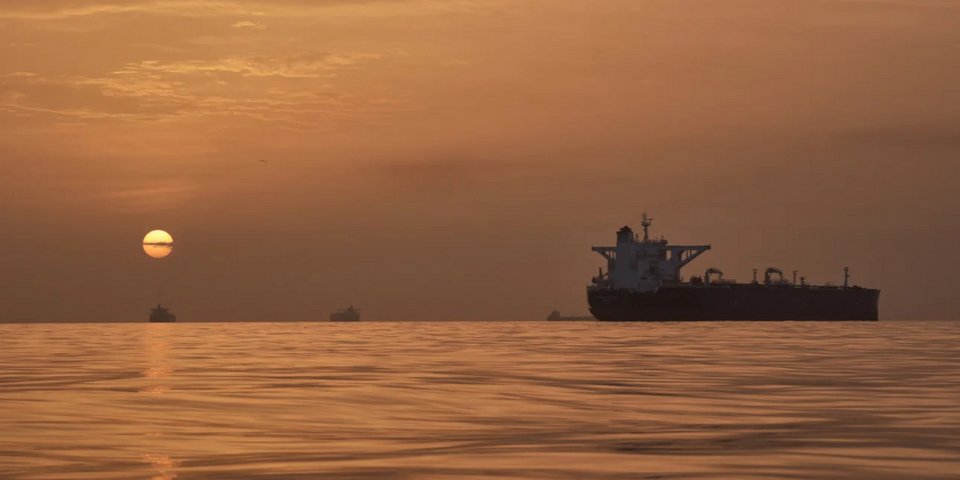 Τάνκερ στα στενά του Ορμούζ