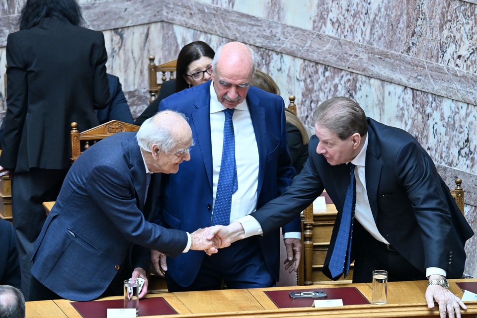 Ο Απόστολος Κακλαμάνης με τους Βαγγέλη Μεϊμαράκη και Βύρωνα Πολύδωρα