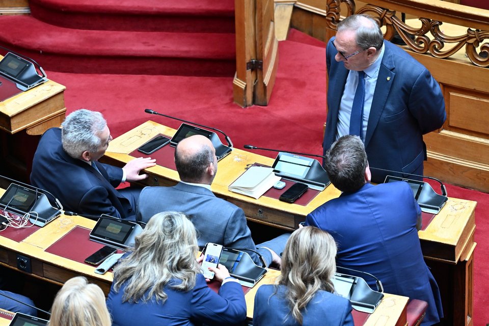 Μάξιμος Χαρακόπουλος, Δημήτρης Μαρκόπουλος, Δημήτρης Καιρίδης με τον υφυπουργό Δικαιοσύνης Ιωάννη Μπούγα  
