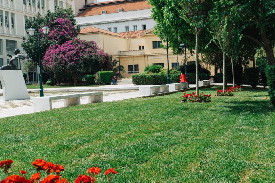 Η πλατεία Δικαιοσύνης, ένα τοπόσημο του κέντρου, ξαναμπαίνει στον χάρτη της καθημερινής ζωής της Αθήνας