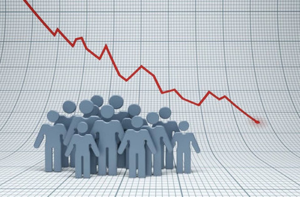Οι ίδιοι οι επιστήμονες τονίζουν πως δεν πρόκειται για πρόβλεψη αλλά για υποθετικό μαθηματικό σενάριο. Ωστόσο, η μελέτη αναζωπυρώνει τις συζητήσεις γύρω από τα πραγματικά όρια ανάπτυξης της ανθρωπότητας σε έναν πλανήτη που ήδη πιέζεται ασφυκτικά από την ανθρώπινη δραστηριότητα / ΑΡ