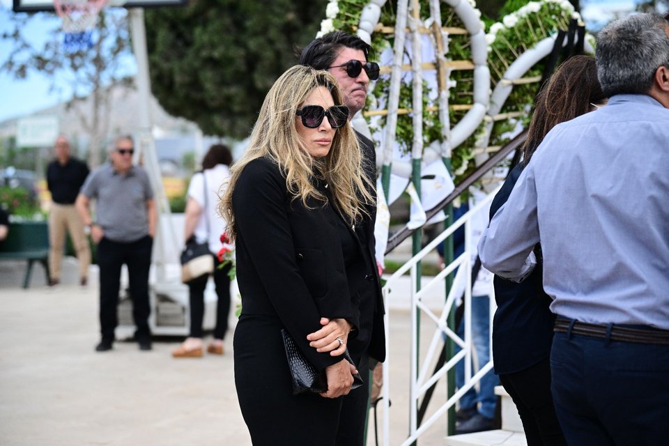 Ίλια Ίβιτς, Ελένη Πετρουλάκη