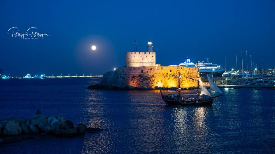 Πάνω από 56 εκατομμύρια επισκέπτες – τουρίστες έφθασαν από το εξωτερικό στο νησί τα τελευταία 25 χρόνια
