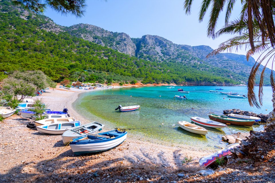 H Δυτική Σάμος αποτελεί έναν προορισμό που συνδυάζει βουνό και θάλασσα, έντονο φυσικό ανάγλυφο