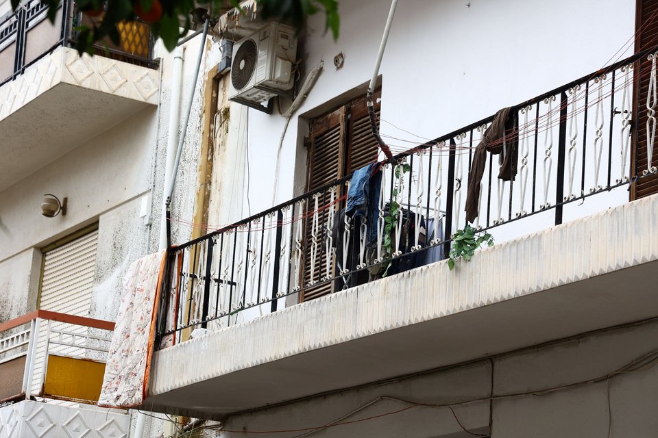  Το σπίτι στους Αγίους Αναργύρους όπου έμεναν σε άθλιες συνθήκες 3 παιδιά - Φωτ: ΙΝΤΙΜΕ