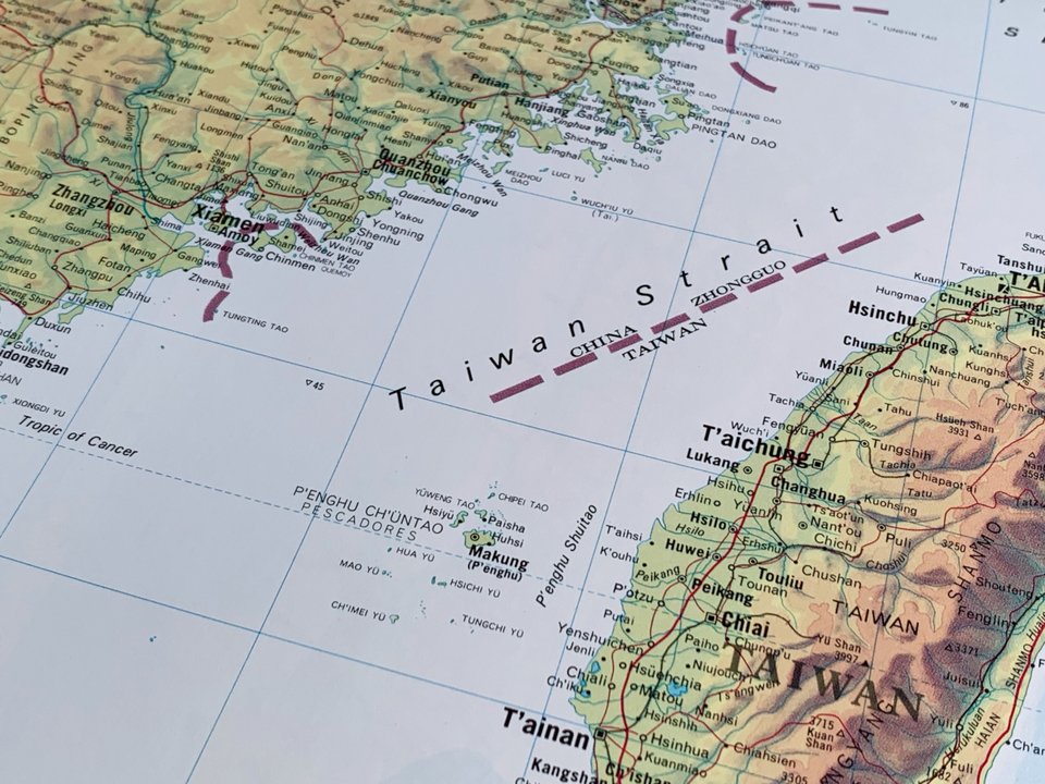 Χάρτης που απεικονίζει το Στενό της Ταϊβάν, ανάμεσα στην Κίνα και το αυτόνομο νησί της Ταϊβάν / Shutterstock