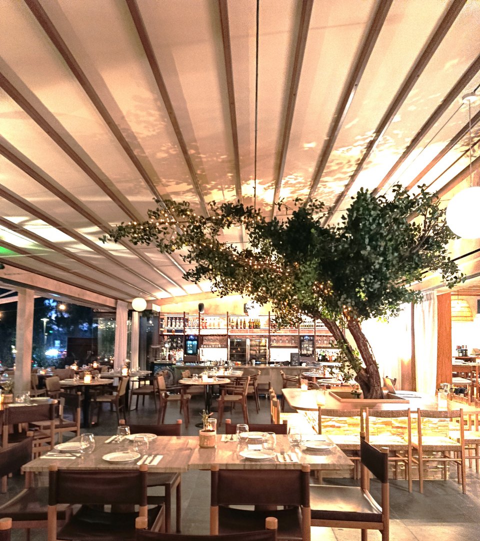 Σύναξις νέο εστιατόριο Βουλιαγμένη γουρουνοπούλα
