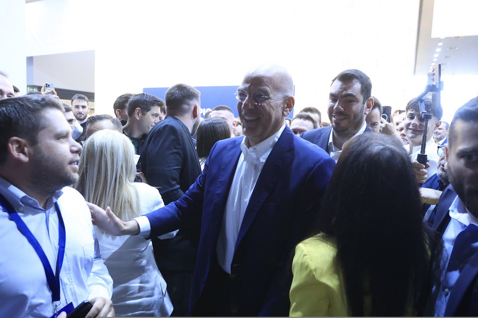 Χαμογελαστός ο Νίκος Δένδιας