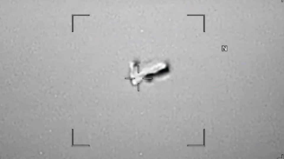 Για δεκαετίες, οι θεωρίες γύρω από τα UFO κινούνταν ανάμεσα στη λαϊκή μυθολογία, τις ταινίες επιστημονικής φαντασίας και τις ιστορίες ανθρώπων που έλεγαν ότι είδαν «κάτι παράξενο» στον ουρανό / US PENTAGON