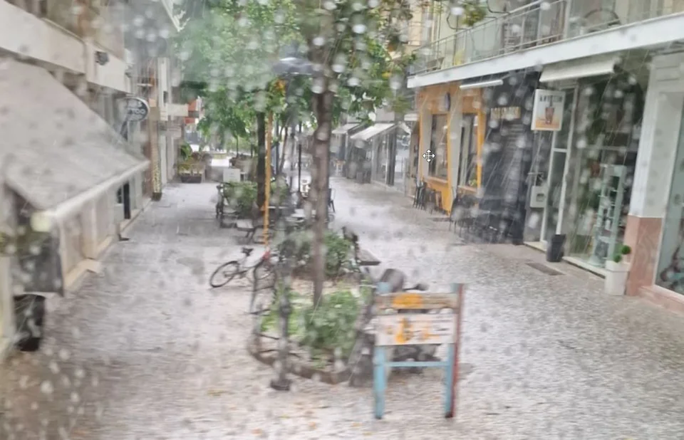 Μπορεί να είναι Μάιος, αλλά στην Καρδίτσα έριξε χαλάζι