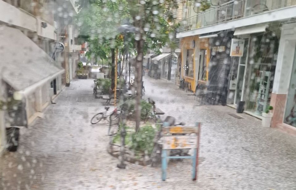 Μπορεί να είναι Μάιος, αλλά στην Καρδίτσα έριξε χαλάζι