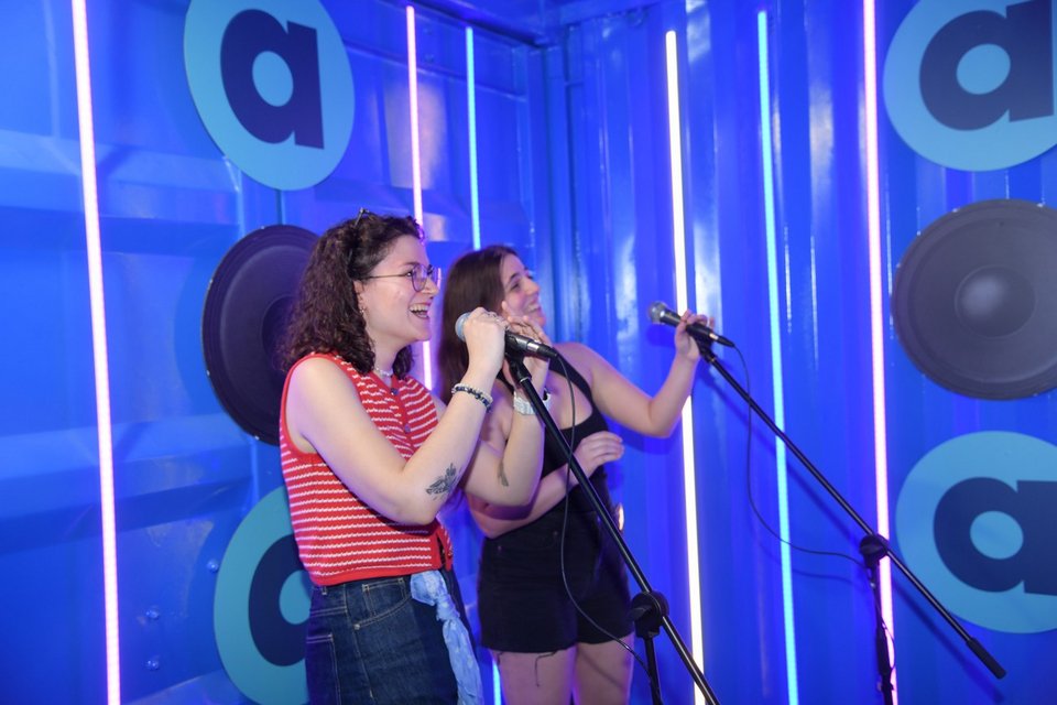 Το ειδικό Karaoke set up και photobooth της Allwyn 