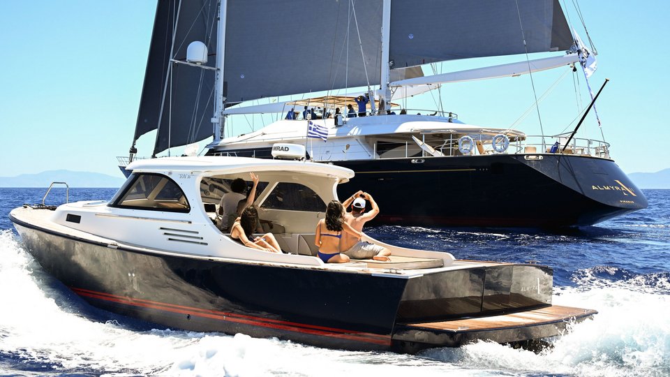 ALMYRA II and Spectator - Credit Nikolaos Zagas