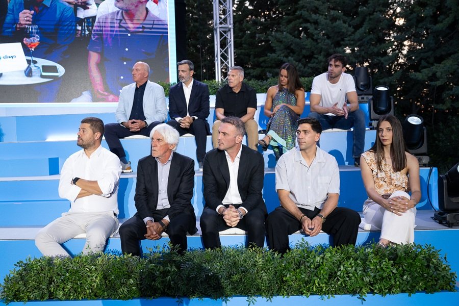Στην πάνω σειρά: &nbsp;Κυριάκος Γιαννόπουλος, Νίκος Ξυλούρης, Πάνος Βελέντζας, Νικόλ Παυλοπούλου και Απόστολος Χρήστου. Στην κάτω σειρά:&nbsp; Μάκης Γκαγκάτσης, Ιβάν Γιοβάνοβιτς, Βασίλης Τοροσίδης, Τάσος Μπακασέτας και Μαρία Καπνίση 