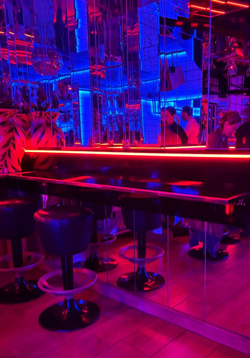 Άποψη από την ντίσκο Burger Disco Club (στο βάθος της βρίσκεται το Ghost Sake Bar) / Φωτογραφία: Μάνος Λειβαδάρος/iefimerida