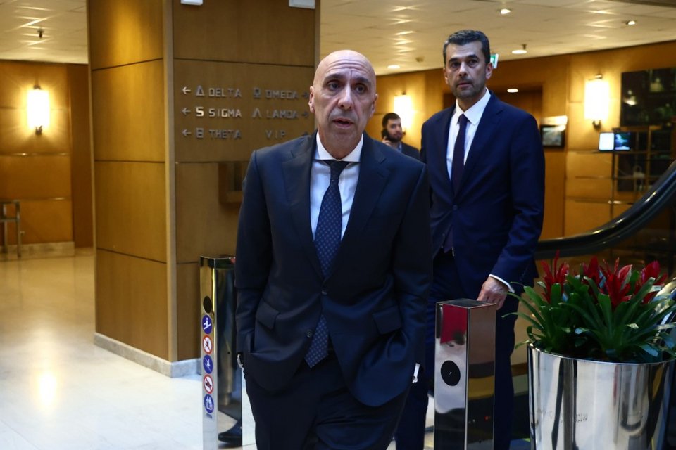 Ο Γιάννης Μπρατάκος / Intimenews, ΒΛΑΣΣΟΠΟΥΛΟΥ ΙΣΜΗΝΗ 