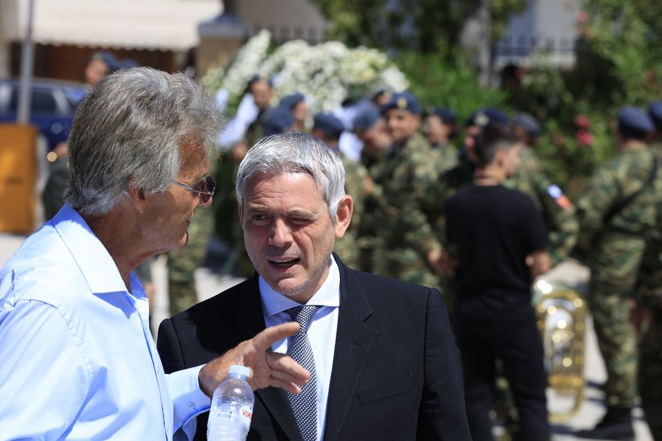 Ο Κώστας Καραγκούνης
