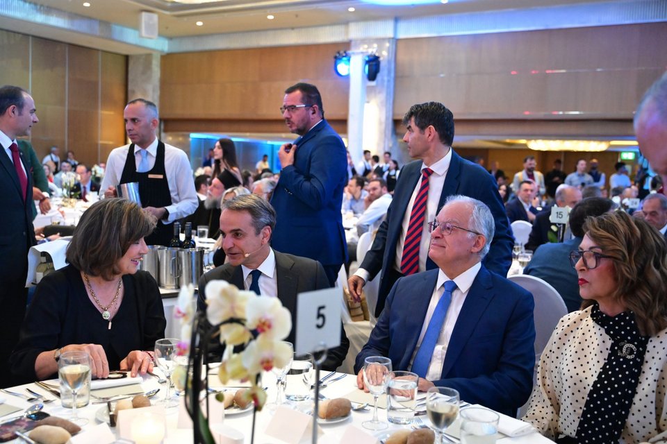 Από αριστερά - Η δημοσιογράφος του CNN Κριστιάν Αμανπούρ,ο πρωθυπουργός Κυριάκος Μητσοτάκης, ο Πρόεδρος της Δημοκρατίας Κωνσταντίνος Τασούλας, η διεθύντρια του iefimerida.gr Σοφία Γιαννακά 