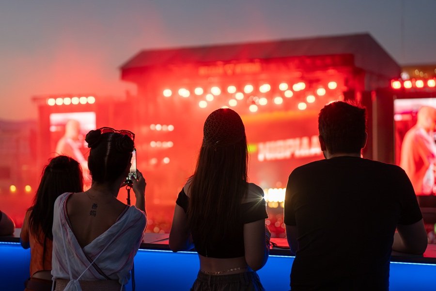 VIP μπαλκόνι της Allwyn στην Πλατεία Νερού 