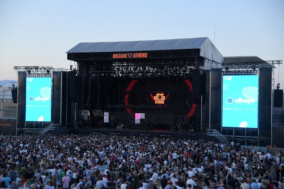 Η θέα από το VIP μπαλκόνι της Allwyn 