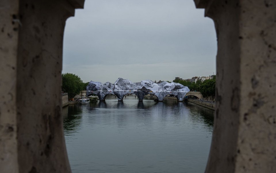 Το «Σπήλαιο Pont Neuf», στη διάσημη γέφυρα Pont Neuf στο Παρίσι, Τρίτη 16 Ιουνίου 2026, (AP Photo/Aurelien Morissard)