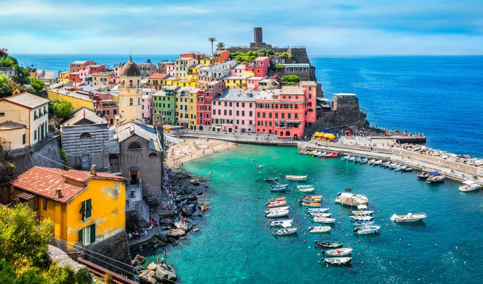 Η πόλη της Βερνάτσα με τα πολύχρωμα κτίρια, Cinque Terre, Ιταλία