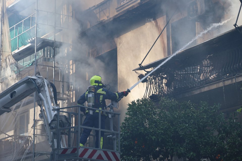 Φωτιά σε διώροφη κατοικία στην Καλλιθέα / Φωτογραφία EUROKINISSI 
