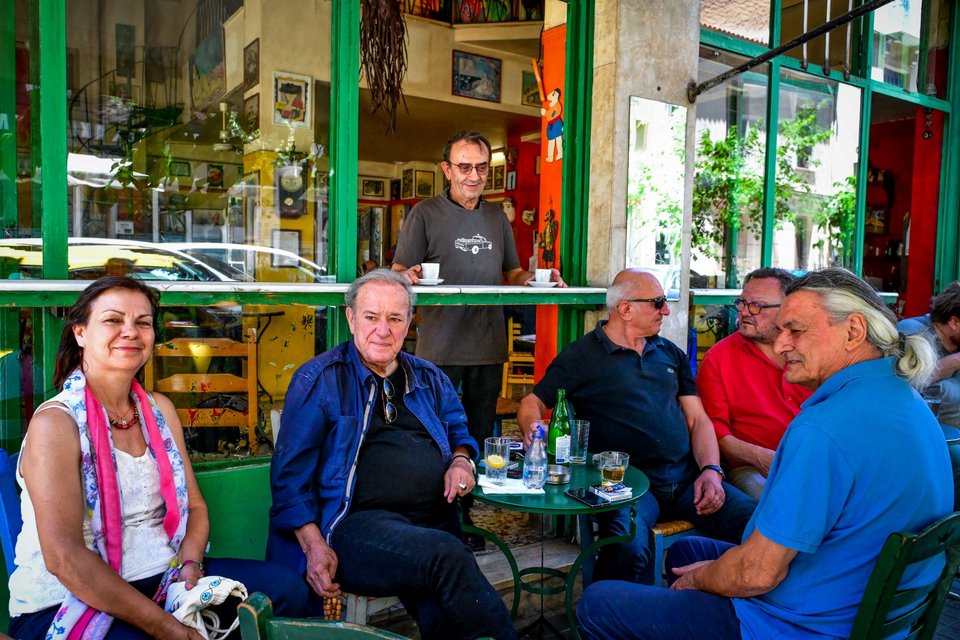 Πολλοί από τους καθημερινούς θαμώνες του καφενείου, αισθάνονται την «Μουριά» σαν δεύτερο σπίτι τους - Eurokinissi