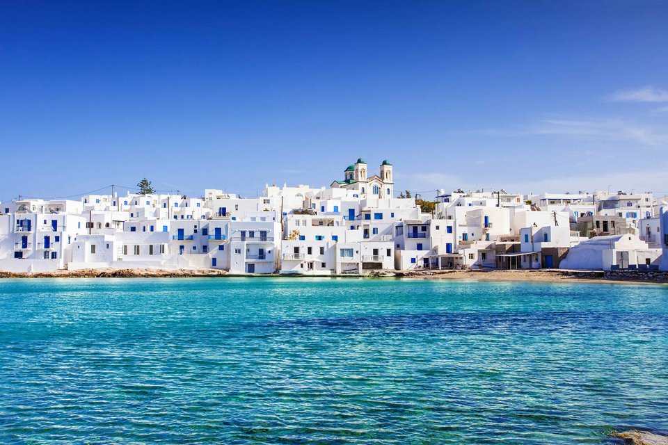 Την ίδια στιγμή, όμως, μεγαλώνει και η ανησυχία, όπως αναφέρουν οι Financial Times, ότι η Πάρος κινδυνεύει να ακολουθήσει τον δρόμο της Μυκόνου, χάνοντας τα χαρακτηριστικά που την έκαναν ξεχωριστή / ALAMY