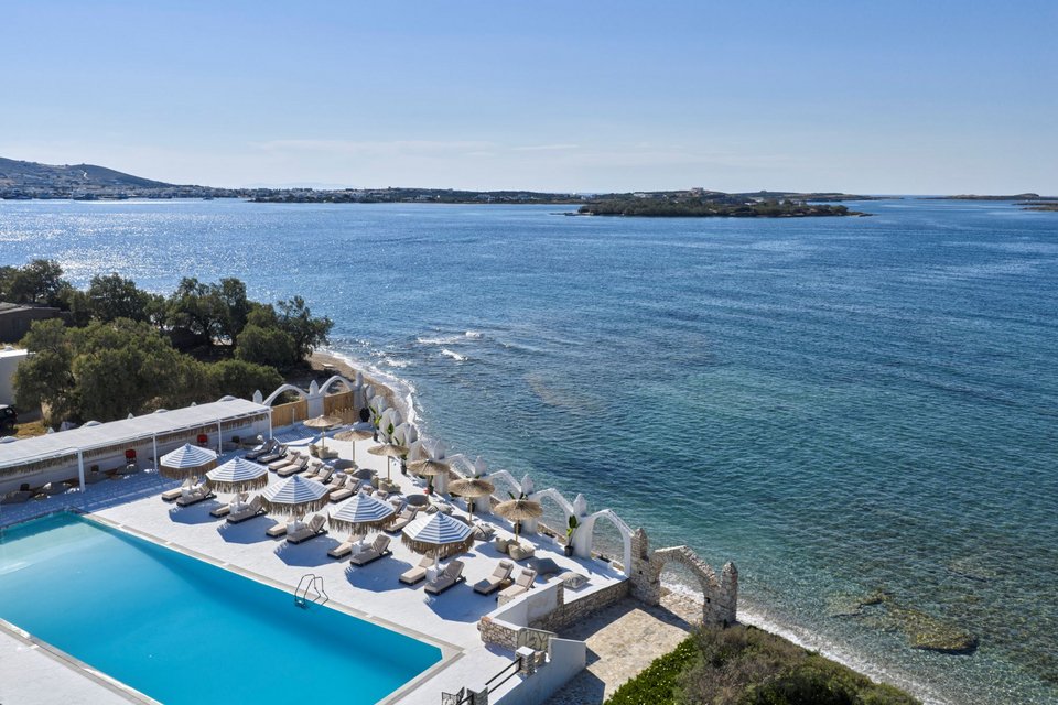 Το νέο παραθαλάσσιο resort στην Πούντα λειτουργεί υπό τη διοίκηση του ομίλου Radisson / Φωτογραφία: Pounda Resort Paros 