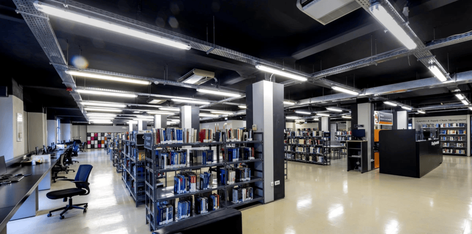 Κεντρική βιβλιοθήκη του University of York Europe Campus  