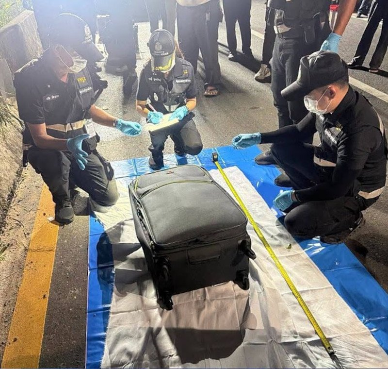H αστυνομία ανέφερε ότι βρήκε τη γυμνή σορό της κοπέλας μέσα στη βαλίτσα 